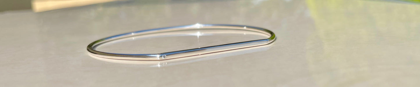 D-Shaped bangle
