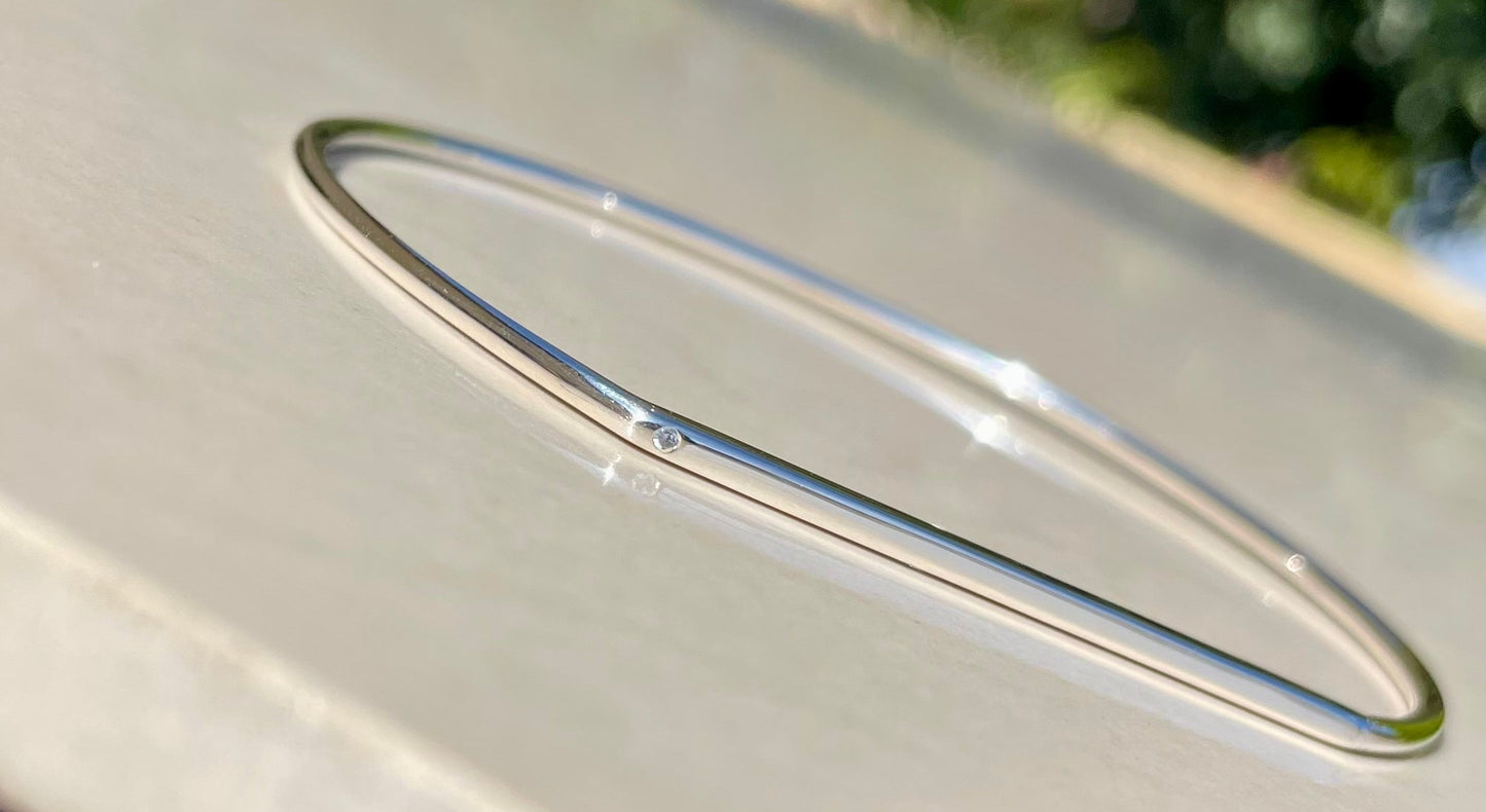 D-Shaped bangle